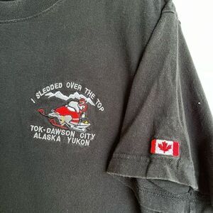 Vintage “I Sledded Over the Top” Tee Tok-Dawson Alaska Yukon Canada Flag L